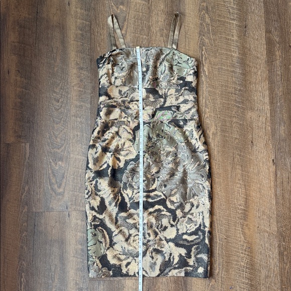 Kay Unger New York Floral Jacquard Sheath Dress in Metallic Olive Size 6 - Picture 5 of 14